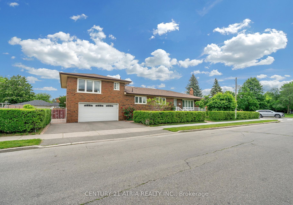 110-harding-avenue-toronto-north-york-ontario-w13726152