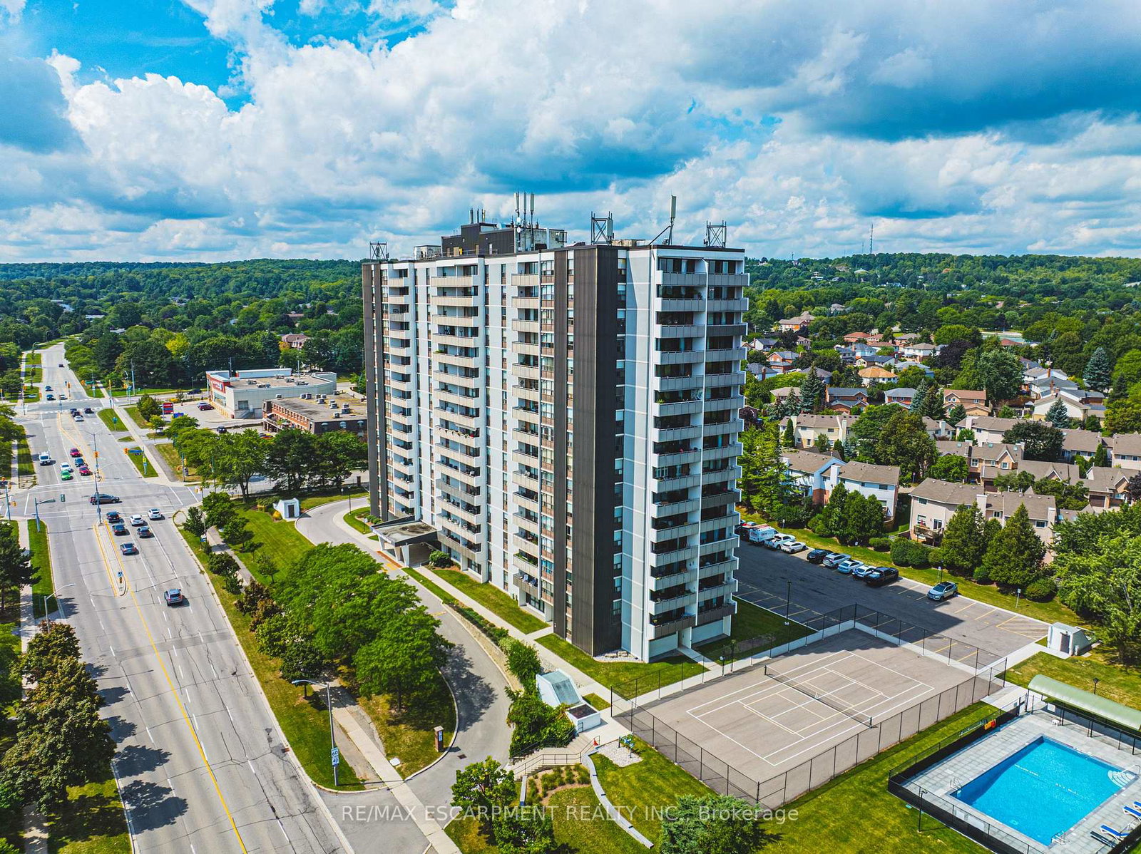 2055-upper-middle-road-burlington-ontario-w13726950