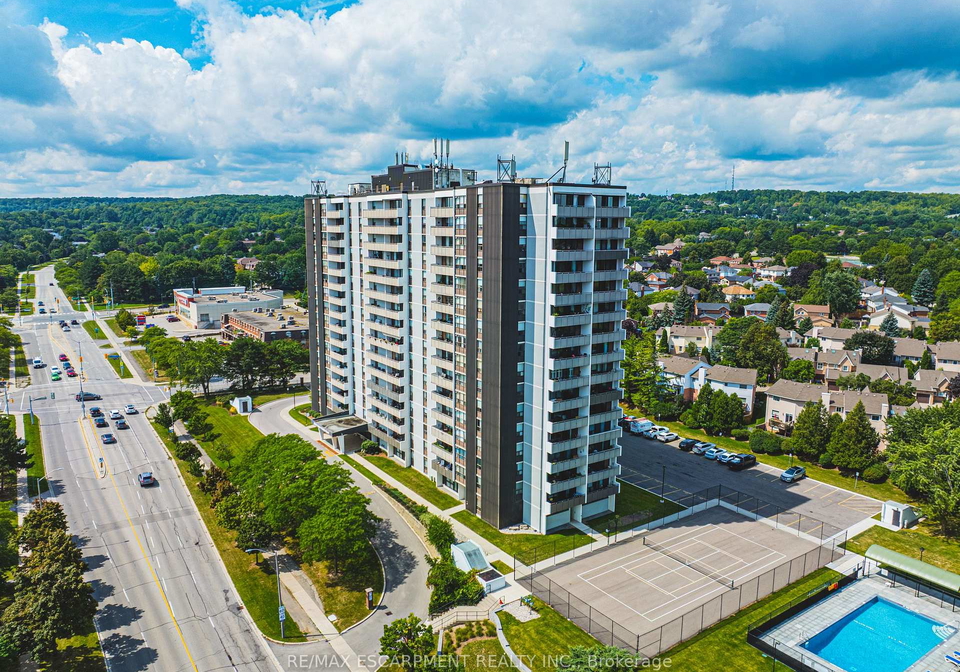 2055-upper-middle-road-burlington-ontario-w13726950