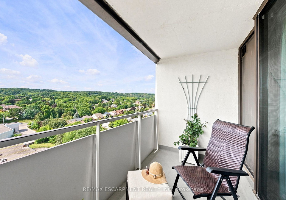 2055-upper-middle-road-burlington-ontario-w13726950