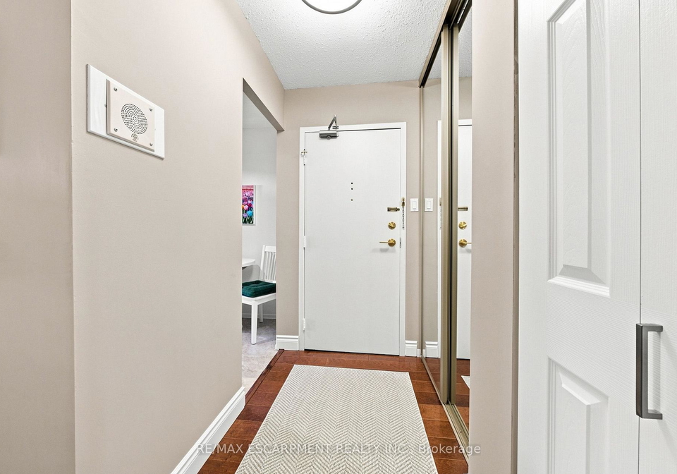 2055-upper-middle-road-burlington-ontario-w13726950