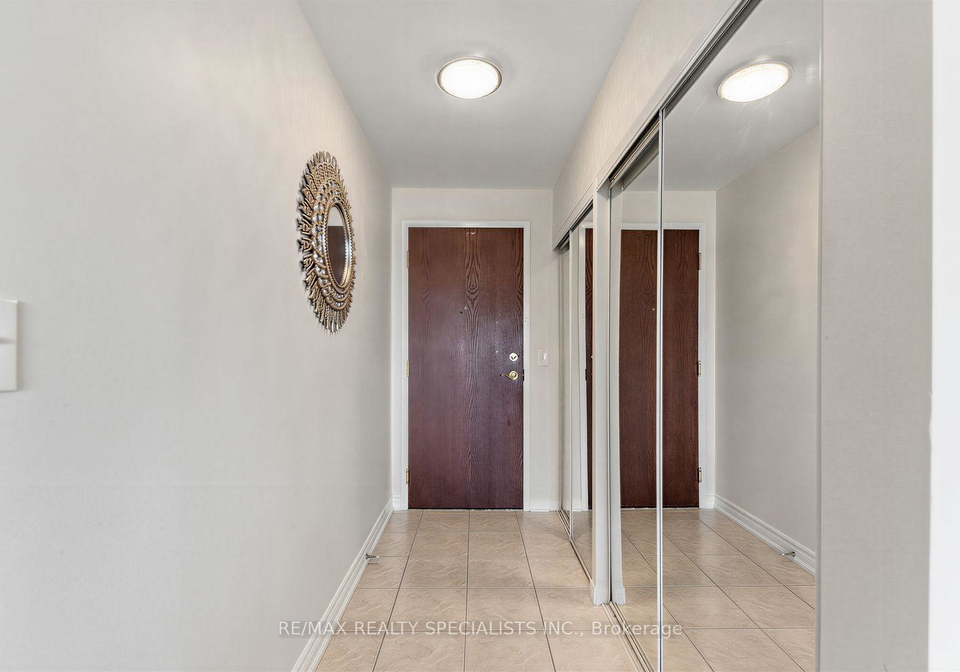 2585-erin-centre-boulevard-mississauga-ontario-w13727600