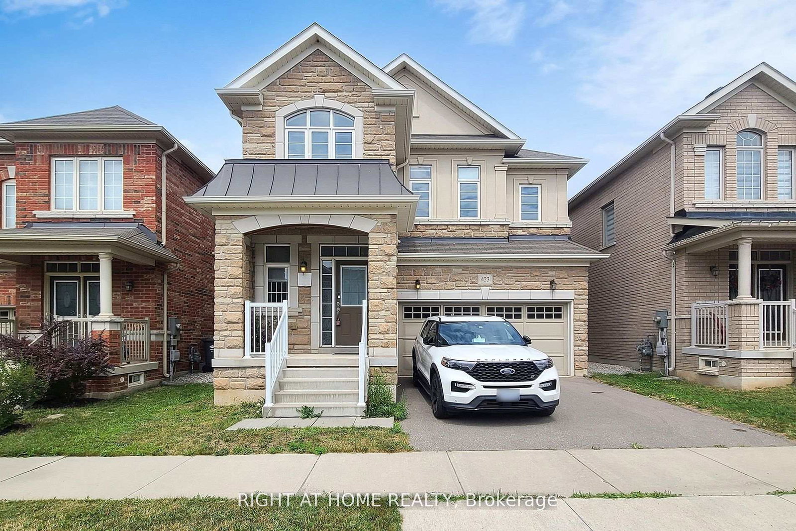 423-grindstone-trail-oakville-ontario-w13727760