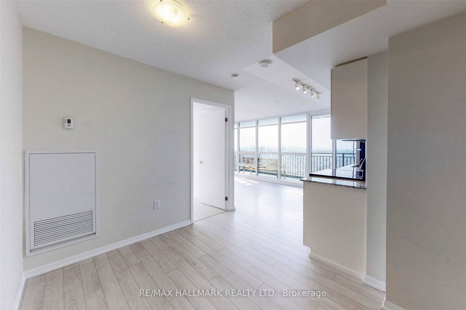 830-lawrence-avenue-w-toronto-north-york-ontario-w13728256