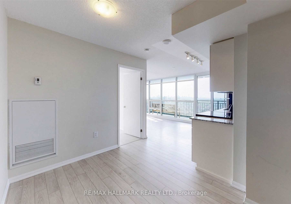830-lawrence-avenue-w-toronto-north-york-ontario-w13728256