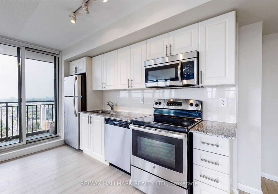 830-lawrence-avenue-w-toronto-north-york-ontario-w13728256