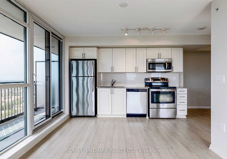 830-lawrence-avenue-w-toronto-north-york-ontario-w13728256