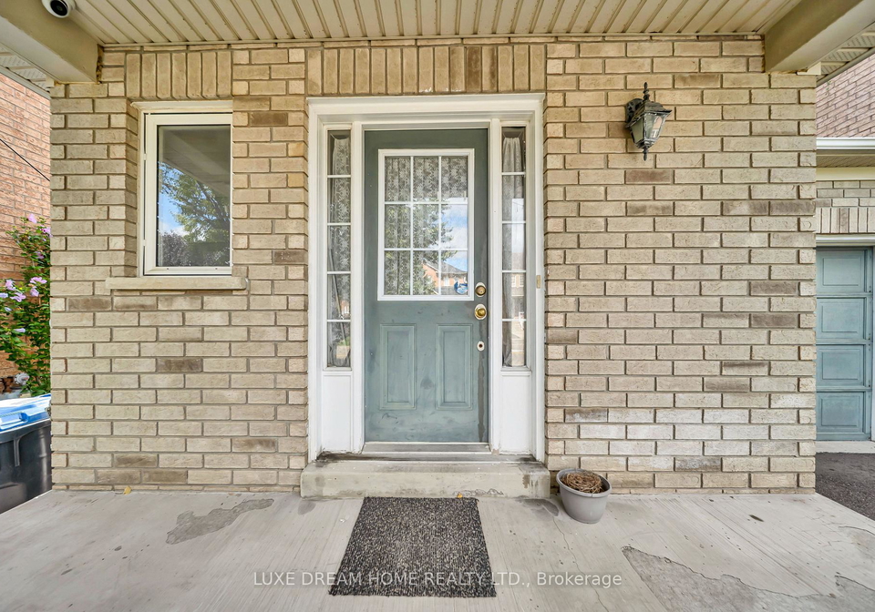 7-grape-trail-brampton-ontario-w13728450