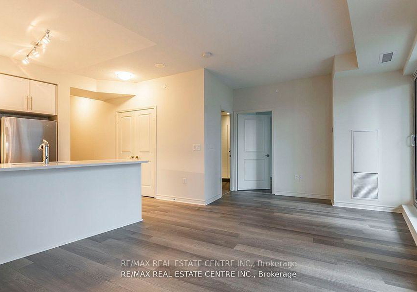 39-annie-craig-drive-toronto-etobicoke-ontario-w13729110