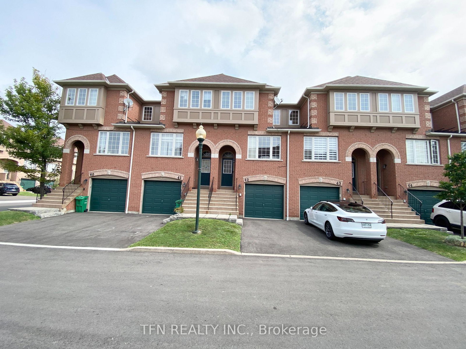 3020-cedarglen-gate-mississauga-ontario-w13730402