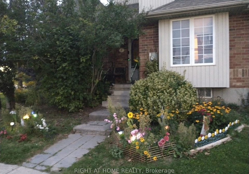 1-montgomery-boulevard-orangeville-ontario-w13730838