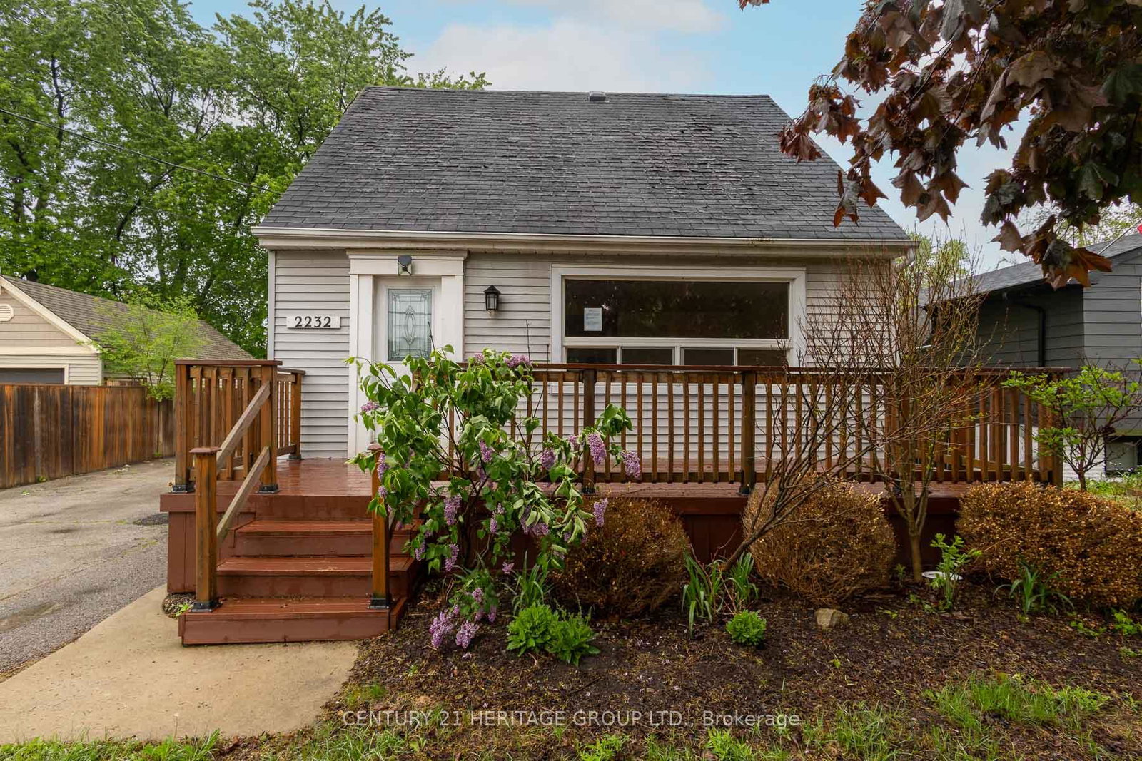 2232-queensway-drive-burlington-ontario-w13730842