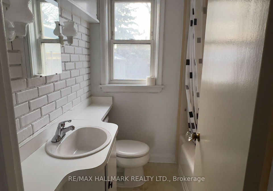 10-adele-avenue-toronto-york-ontario-w13731144