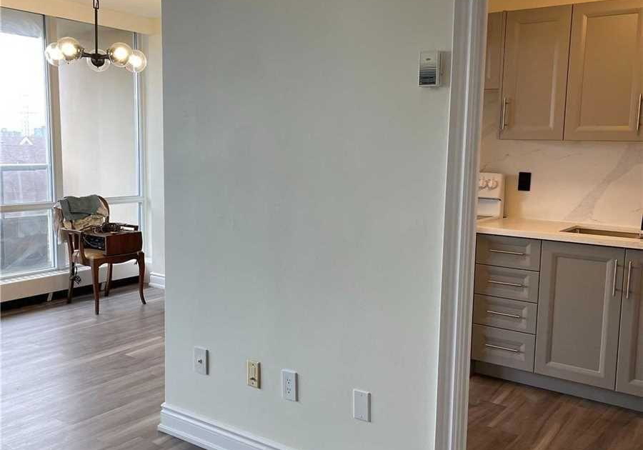 31-four-winds-drive-toronto-york-ontario-w13731418