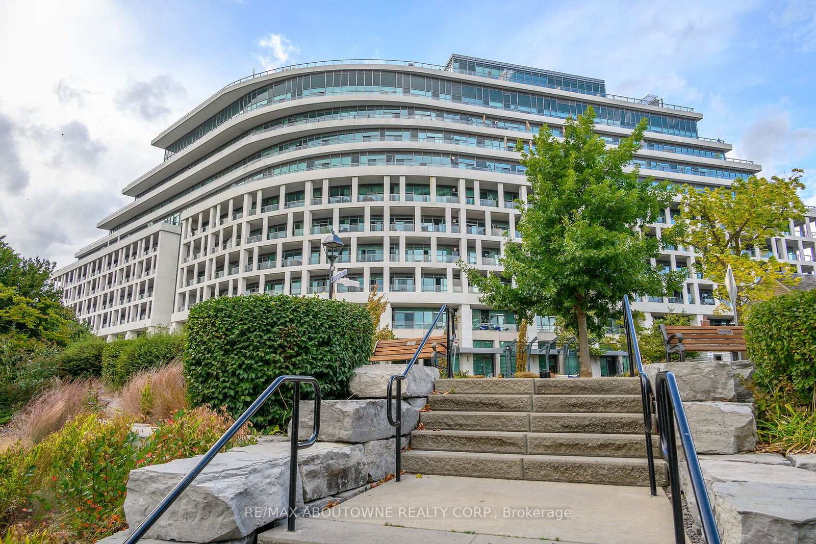 11-bronte-road-oakville-ontario-w13732544