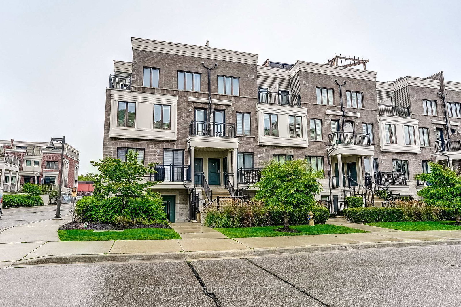 70-eastwood-park-garden-toronto-etobicoke-ontario-w13732850
