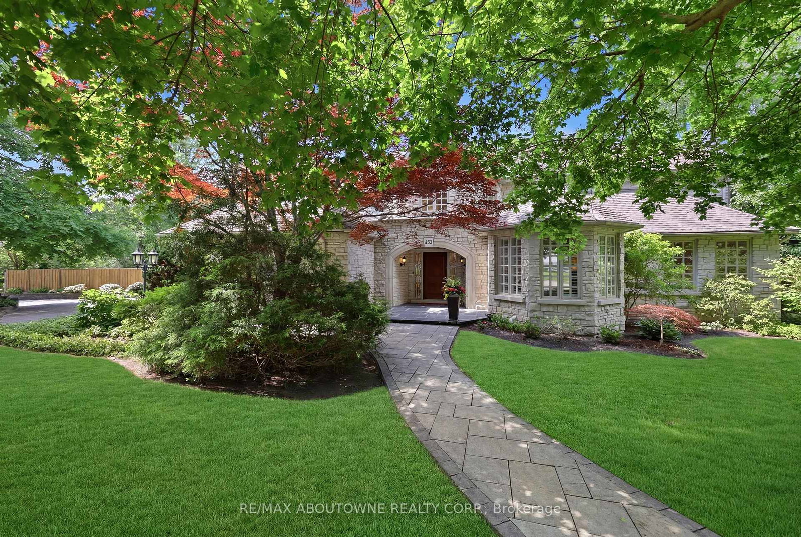 437-cairncroft-road-oakville-ontario-w13733644