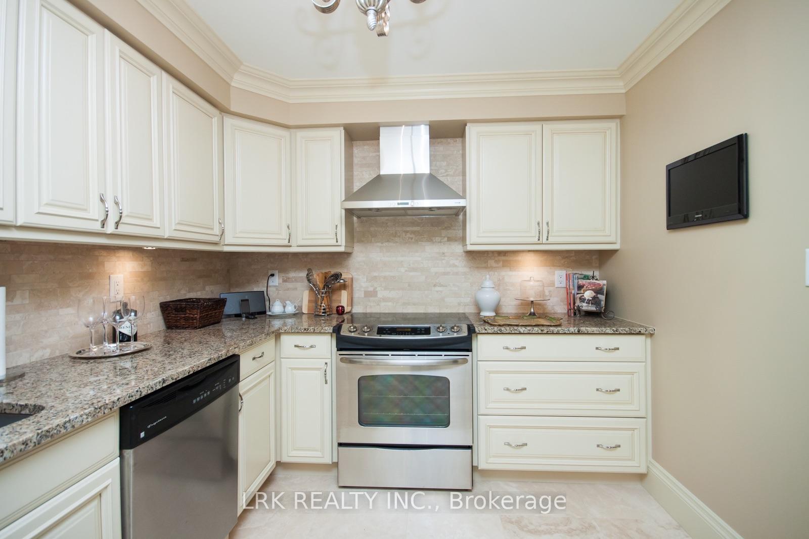 2261-lakeshore-boulevard-w-toronto-etobicoke-ontario-w13733842