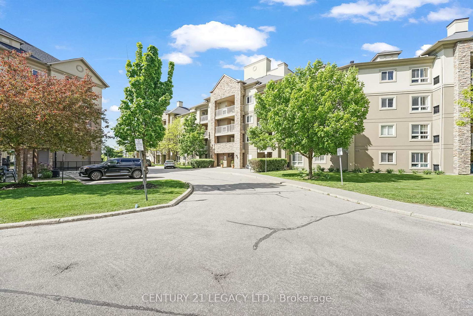 8-dayspring-circle-brampton-ontario-w13734258