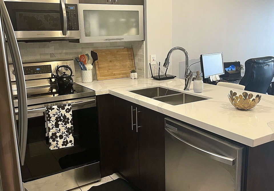 1070-sheppard-avenue-w-toronto-york-ontario-w13736334