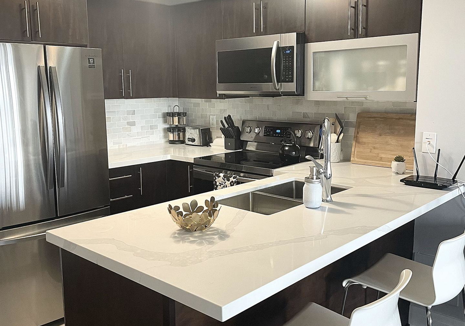 1070-sheppard-avenue-w-toronto-york-ontario-w13736334