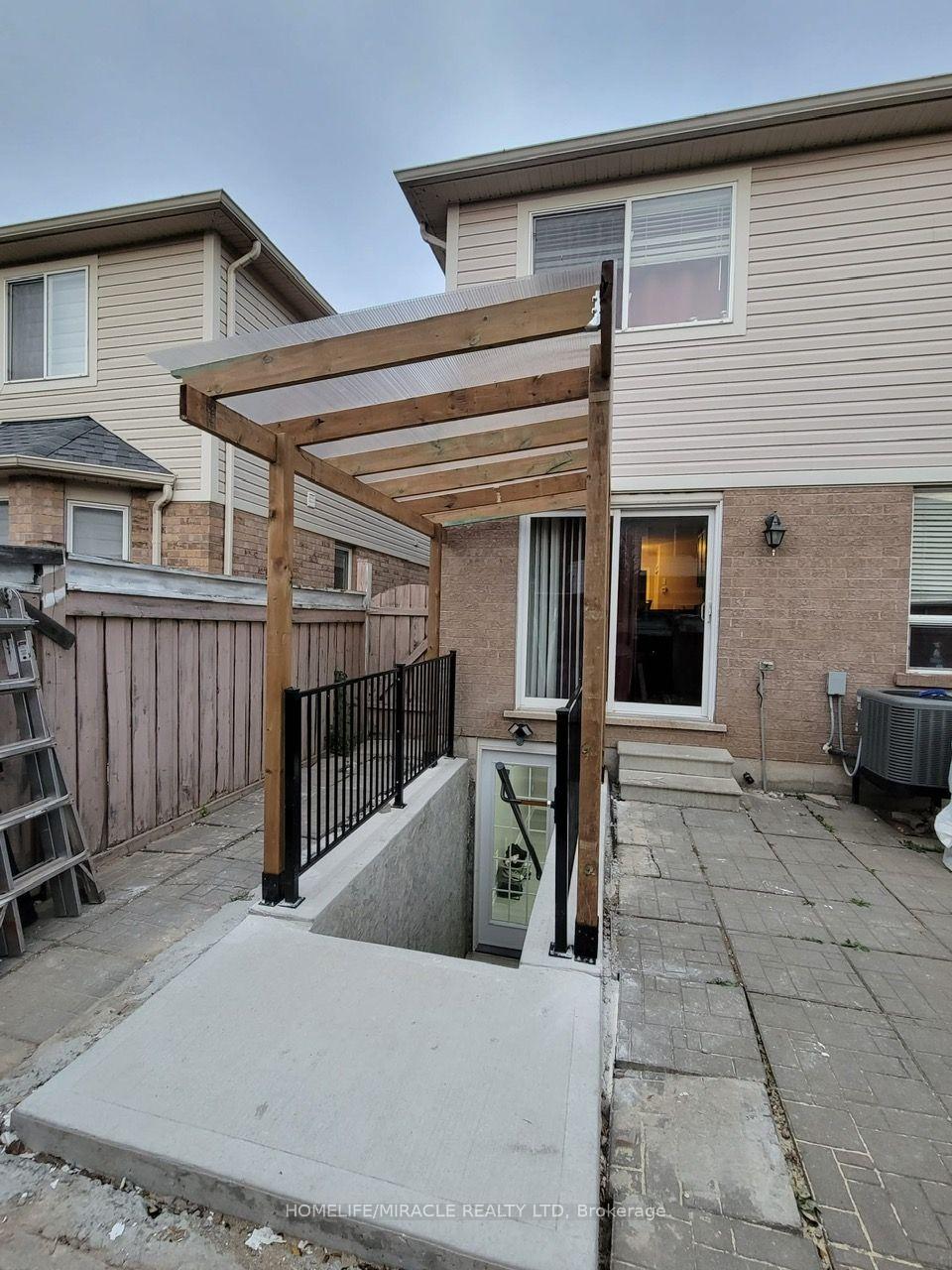 22-tawnie-crescent-basement-brampton-ontario-w13736400
