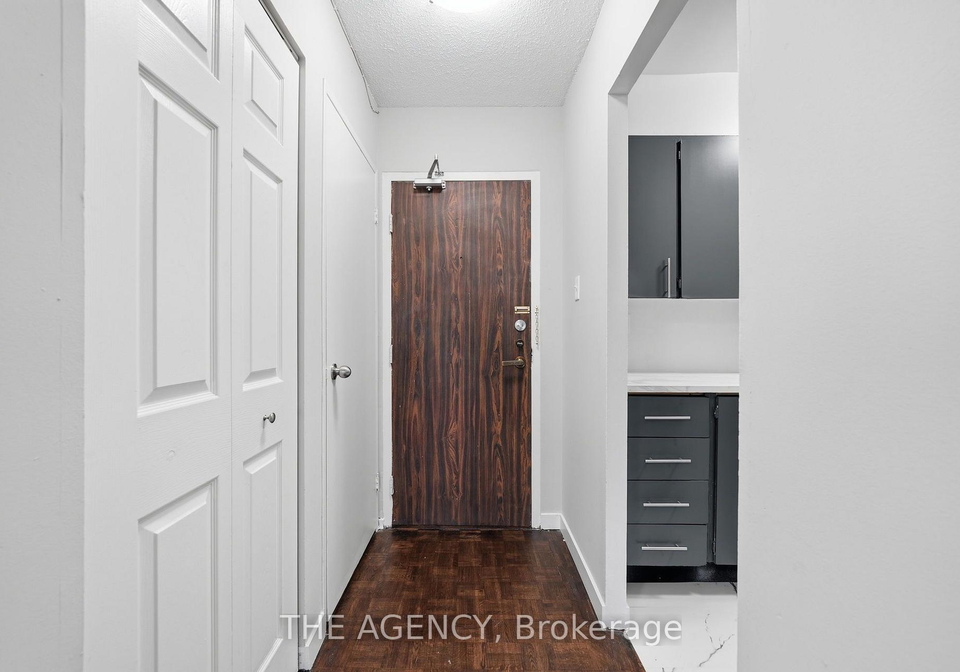 2350-dundas-street-w-toronto-toronto-ontario-w13736598