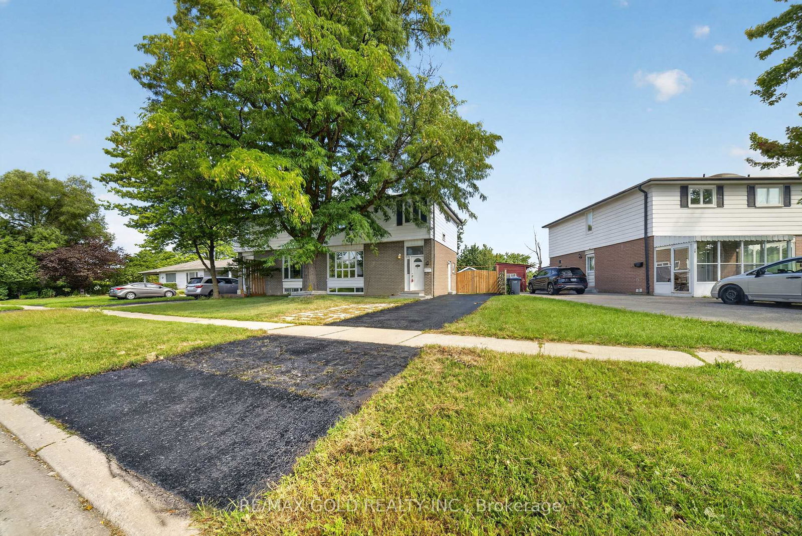 8-earnscliffe-gate-brampton-ontario-w13736634