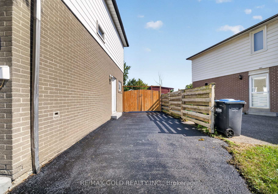8-earnscliffe-gate-brampton-ontario-w13736634