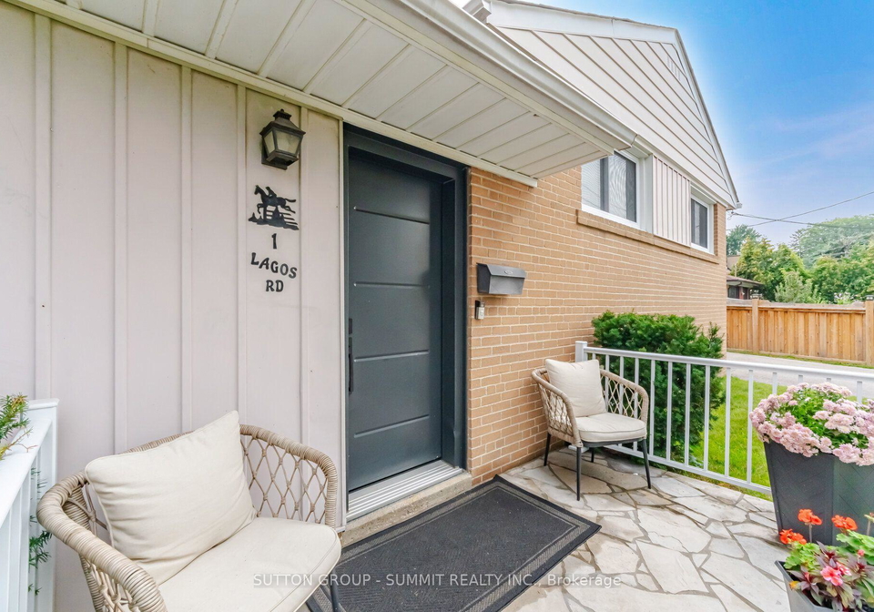 1-lagos-road-toronto-etobicoke-ontario-w13736644