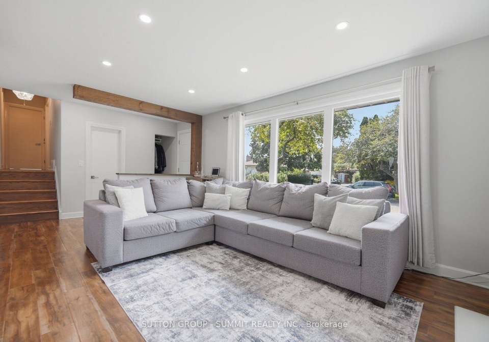 1-lagos-road-toronto-etobicoke-ontario-w13736644