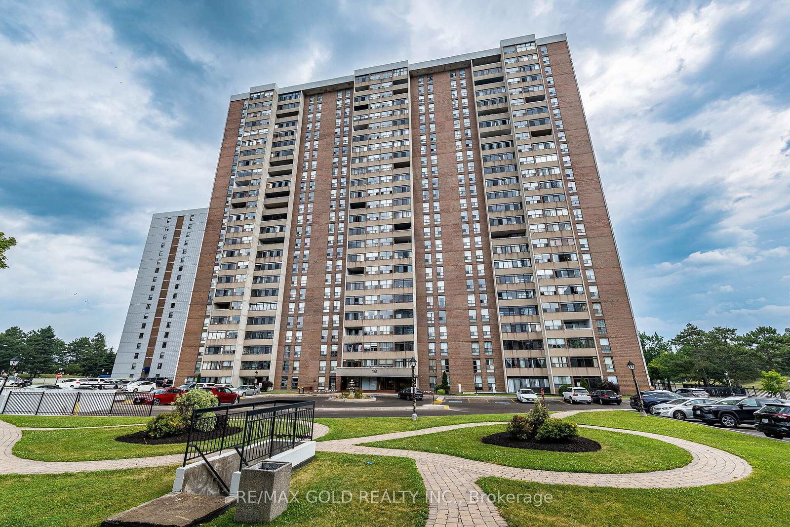 18-knightsbridge-road-brampton-ontario-w13736786
