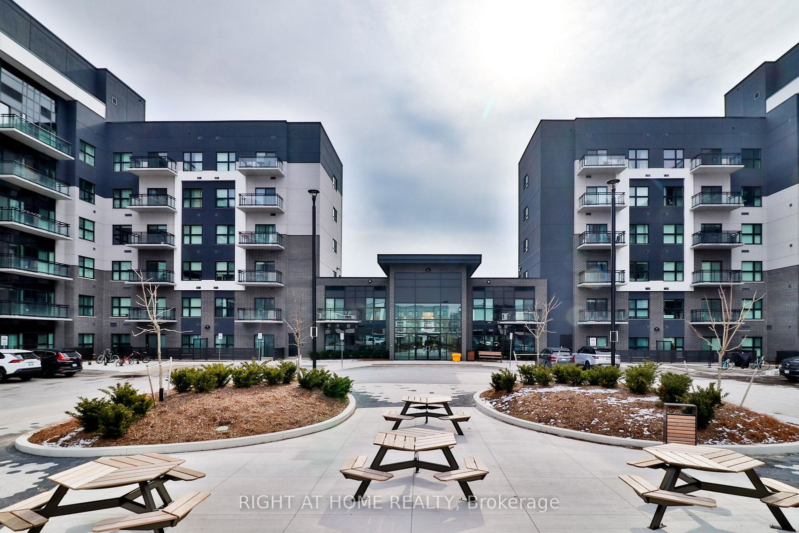 102-grovewood-common-oakville-ontario-w13736896