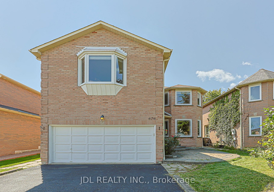 676-ceremonial-drive-mississauga-ontario-w13739320