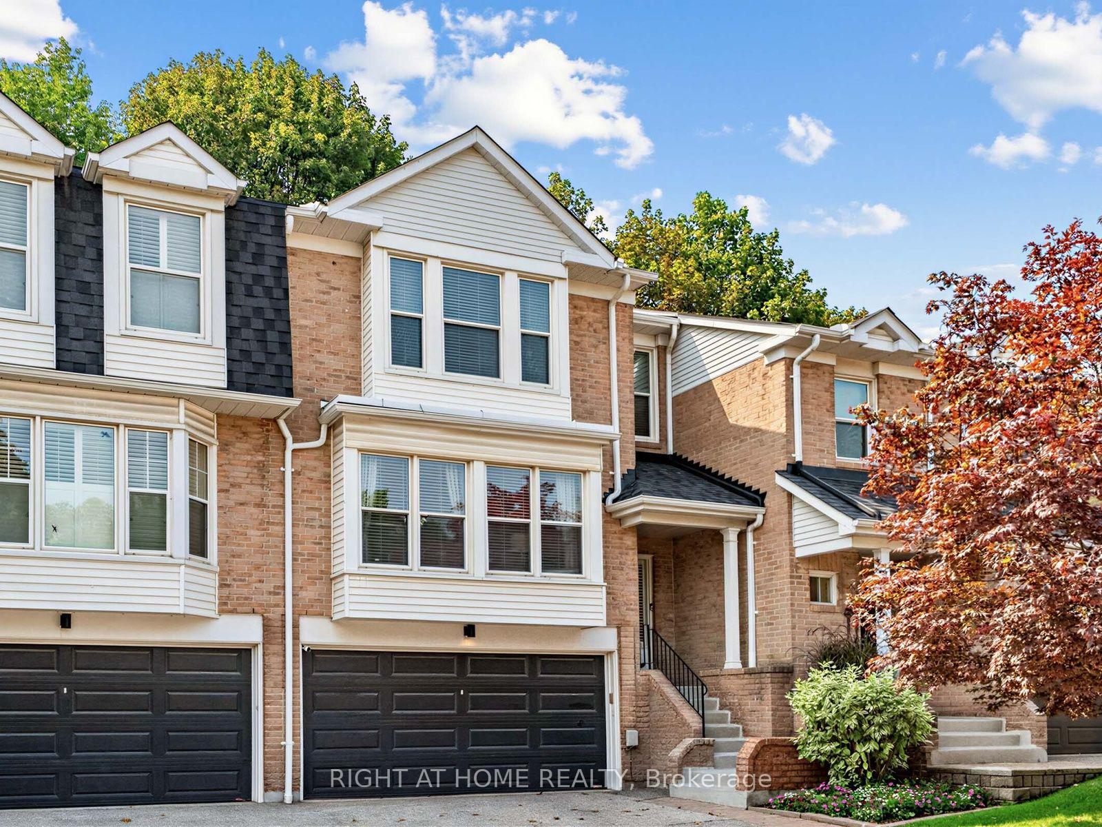 tamarack-circle-toronto-etobicoke-ontario-w13739830