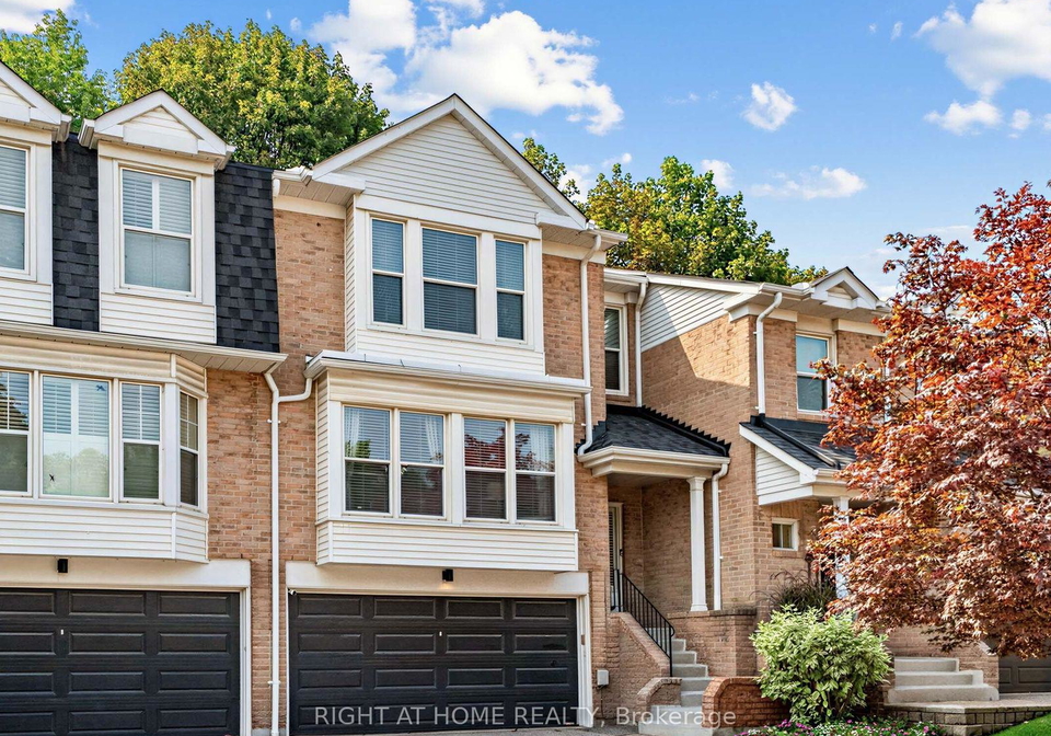 tamarack-circle-toronto-etobicoke-ontario-w13739830
