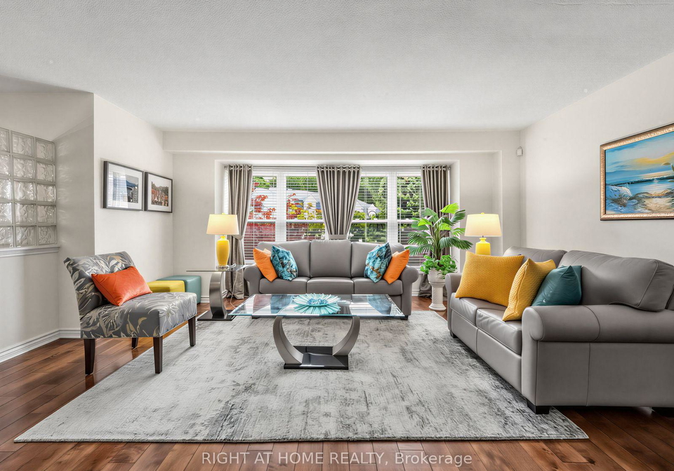 tamarack-circle-toronto-etobicoke-ontario-w13739830