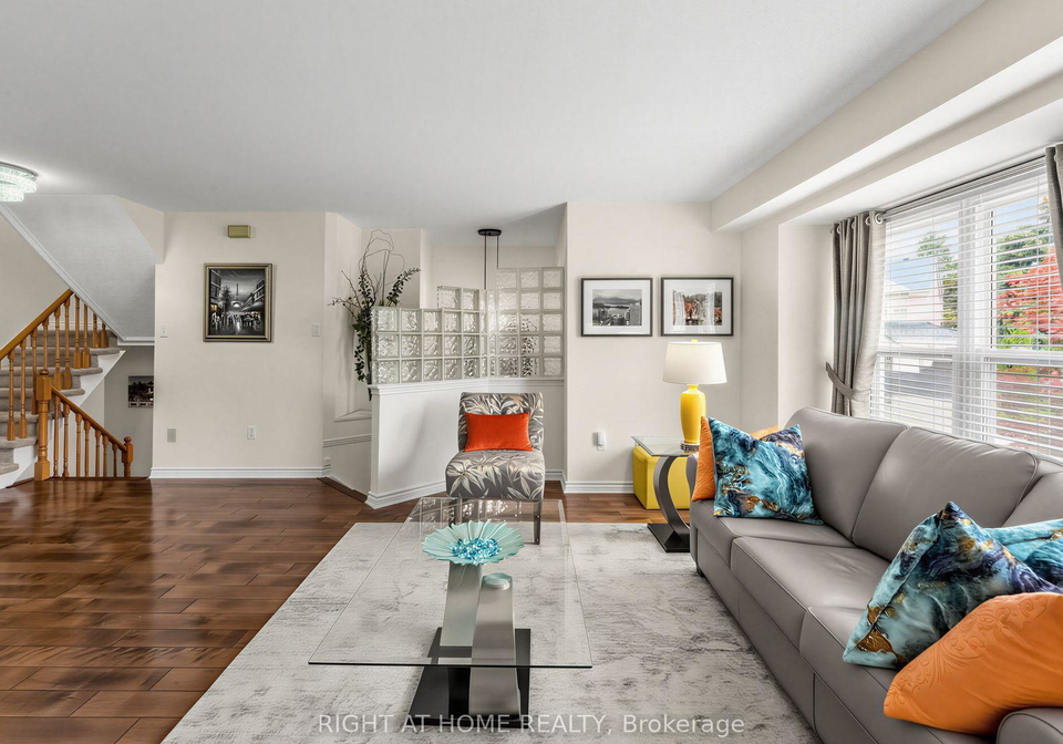 tamarack-circle-toronto-etobicoke-ontario-w13739830