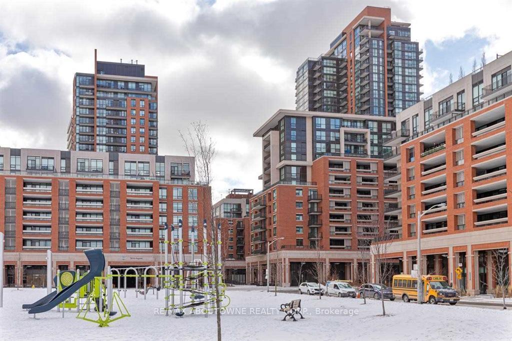 830-lawrence-avenue-w-toronto-north-york-ontario-w13740454