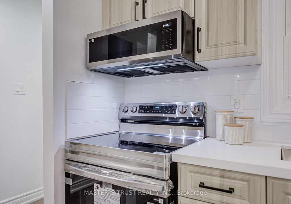 4-gatsby-square-brampton-ontario-w13740492