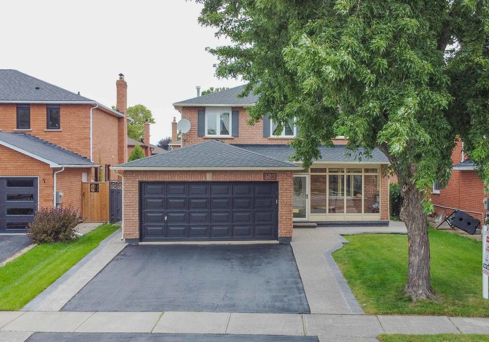 303-hickory-circle-oakville-ontario-w13740702