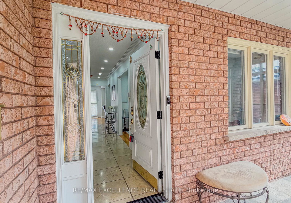 303-hickory-circle-oakville-ontario-w13740702
