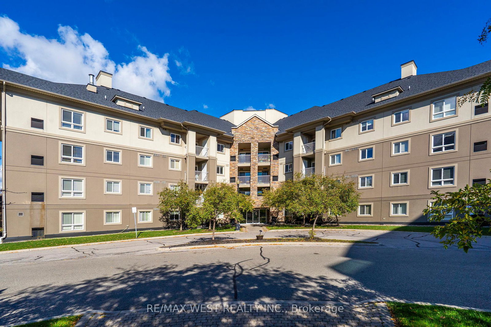 4-dayspring-circle-brampton-ontario-w13741420