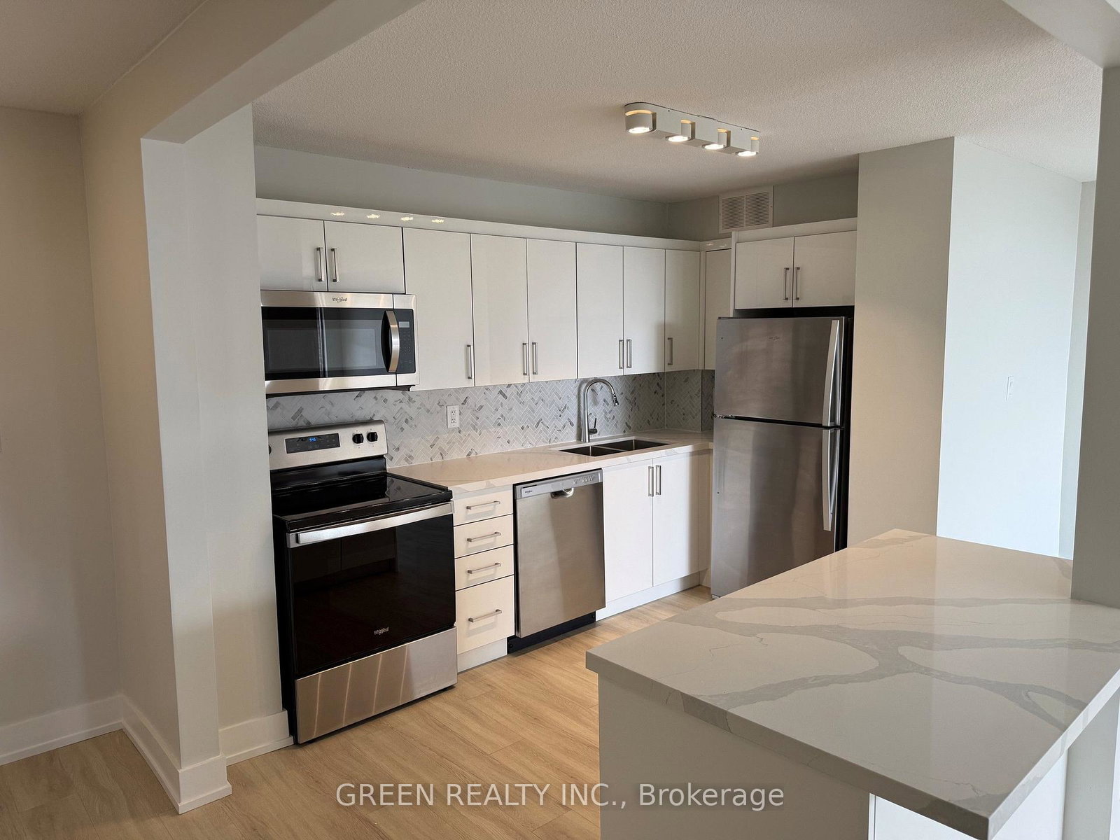 2220-marine-drive-oakville-ontario-w13741834