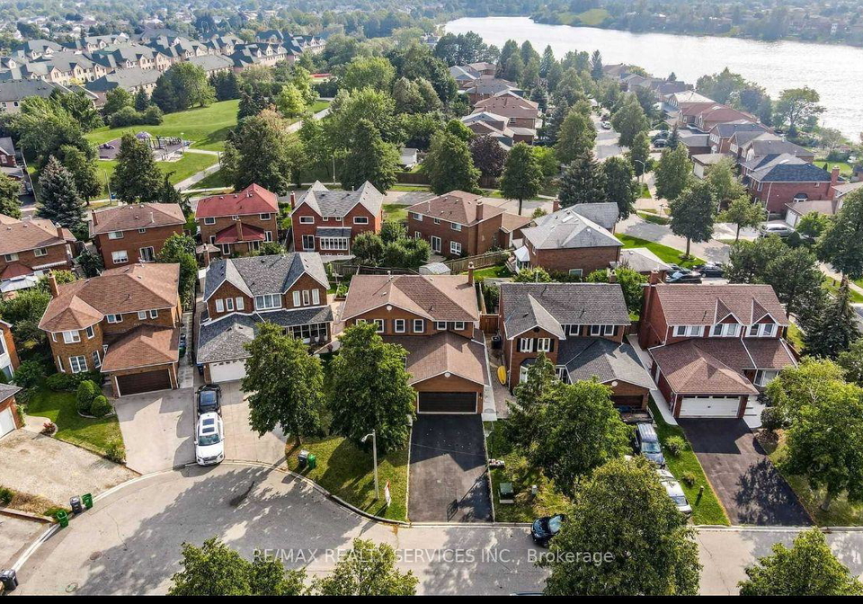 22-pretty-place-brampton-ontario-w13742254