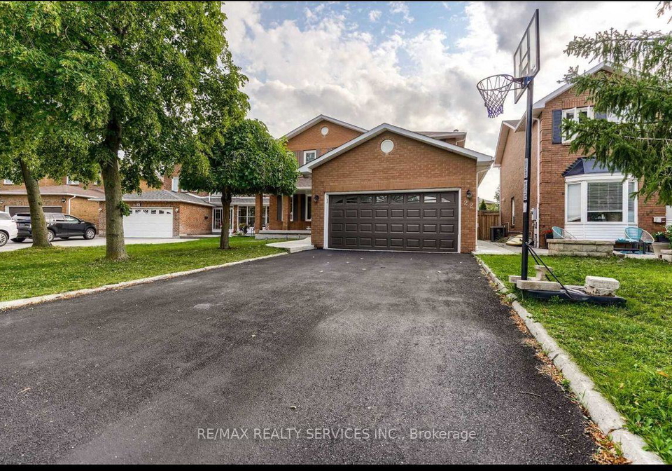 22-pretty-place-brampton-ontario-w13742254