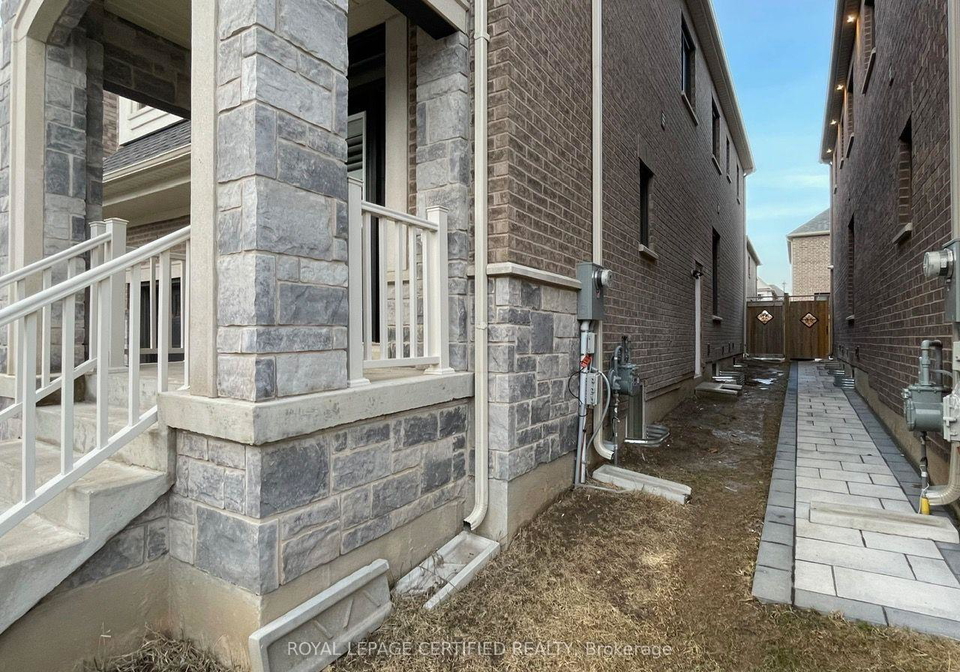 1227-mcphedran-point-milton-ontario-w13742384