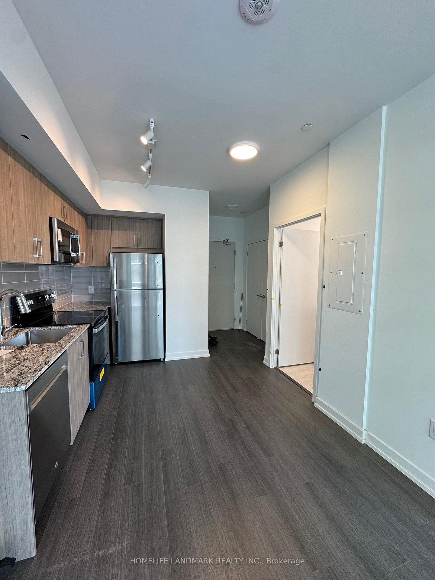 4010-eglinton-avenue-w-toronto-etobicoke-ontario-w13743682