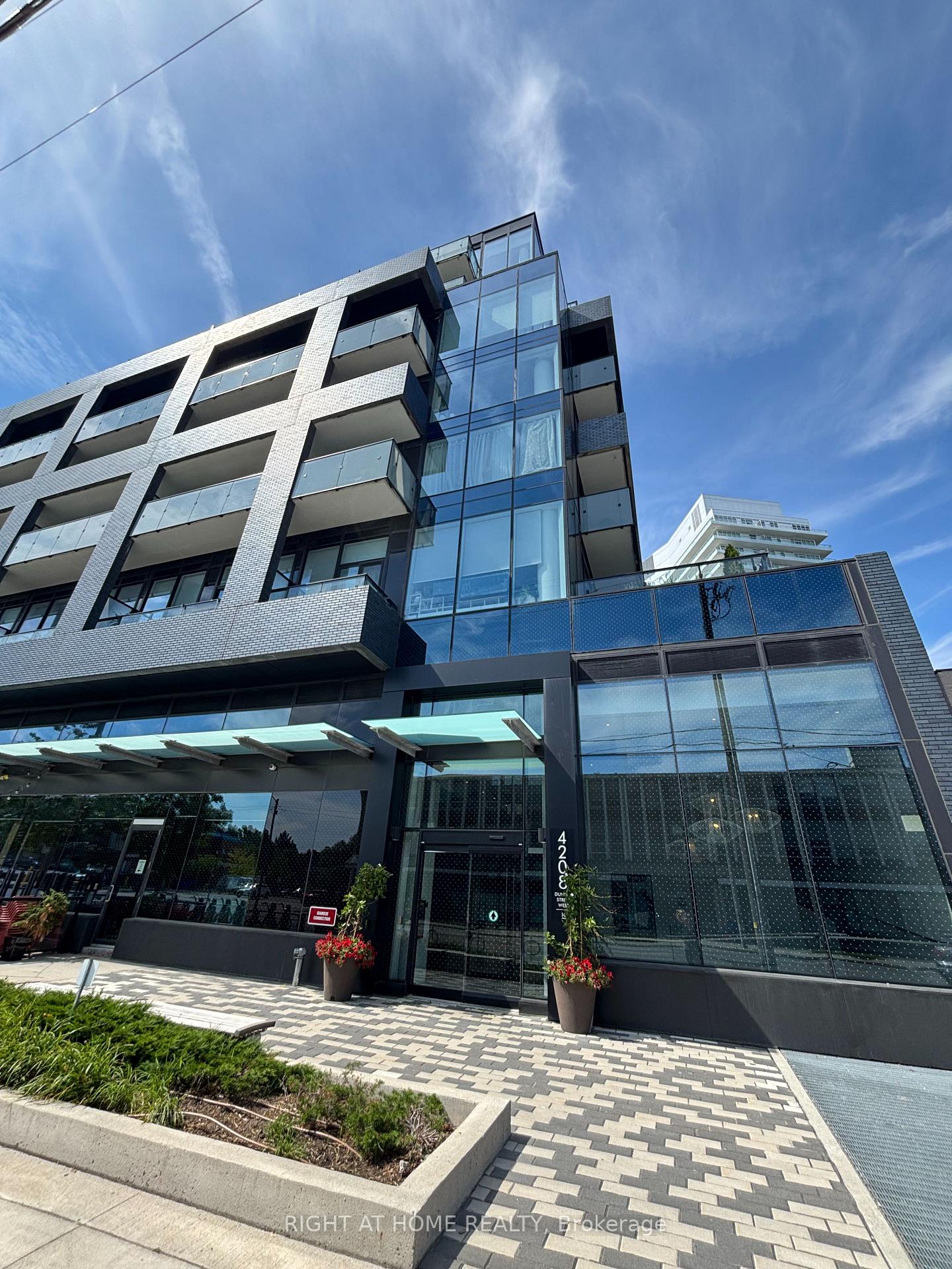 4208-dundas-street-w-toronto-etobicoke-ontario-w13743790