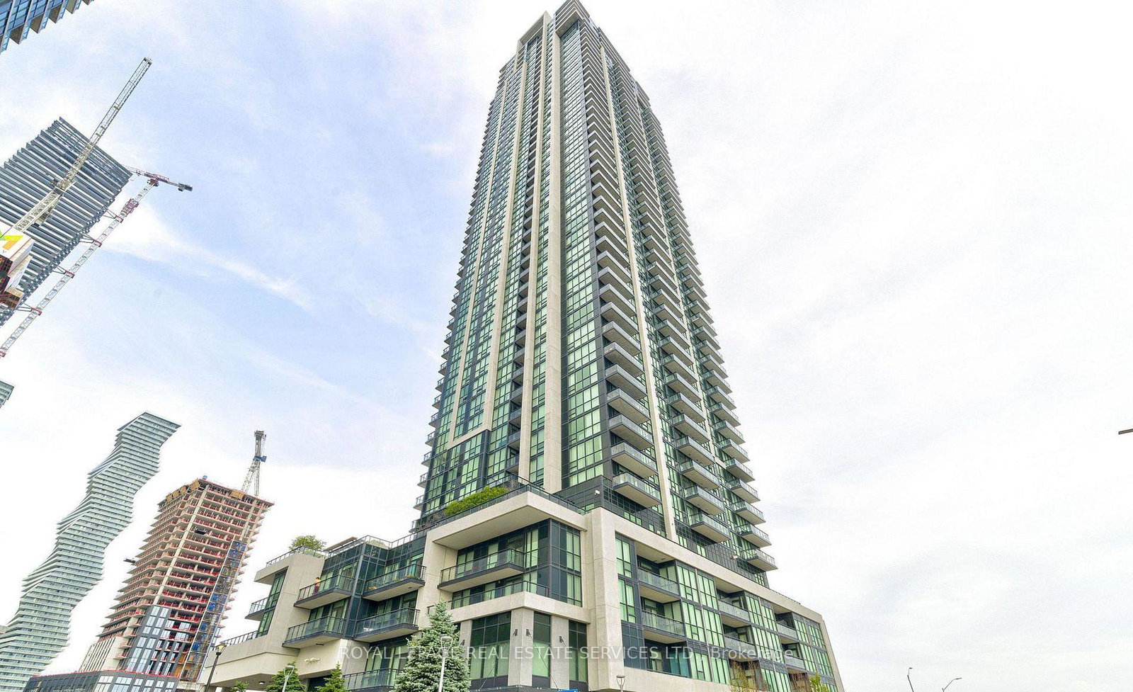 3975-grand-park-drive-mississauga-ontario-w13744270